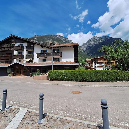 Hotel Nele Ziano di Fiemme Eksteriør bilde