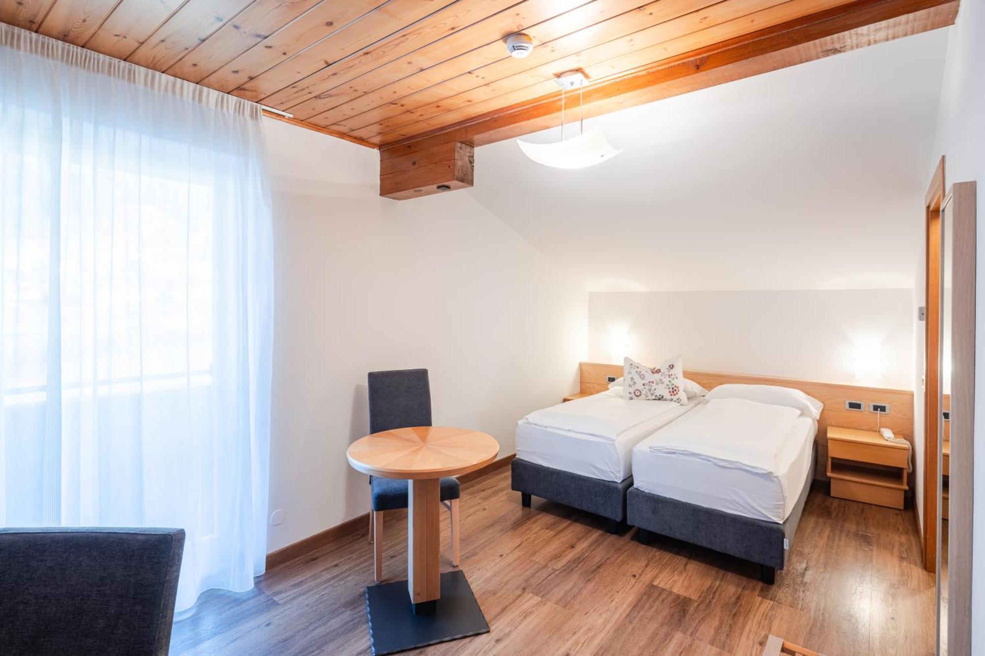 Hotel Nele Ziano di Fiemme Eksteriør bilde
