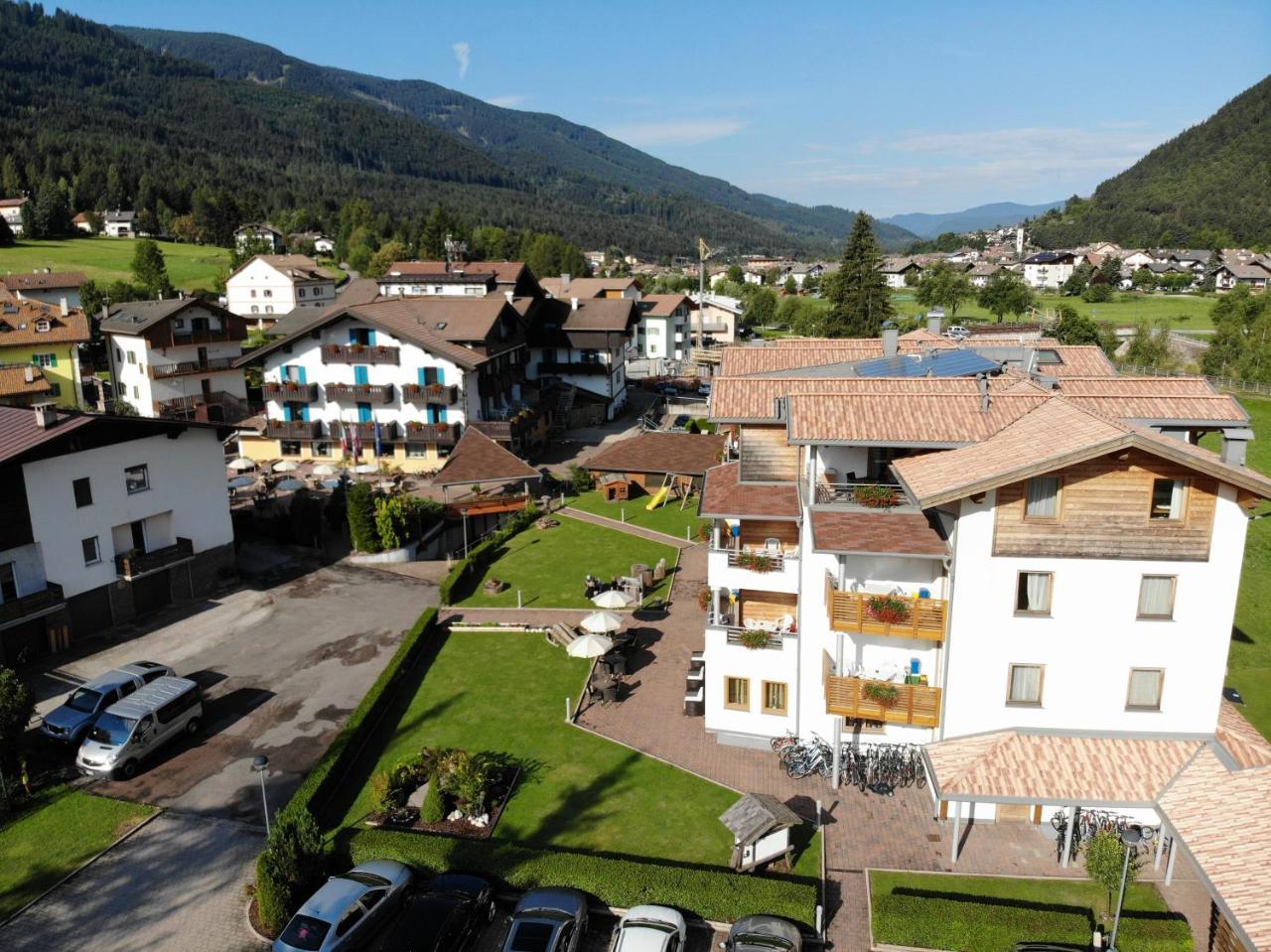 Hotel Nele Ziano di Fiemme Eksteriør bilde